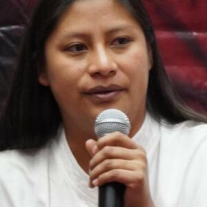 La candidata al Senado de la República inició este lunes su recorrido proselitista por Apatzingán, de cara a las elecciones del 2 de junio
