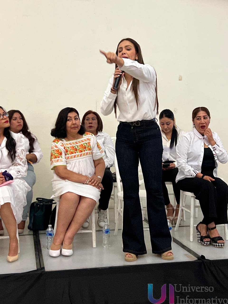 Mujeres de Apatzingán y la Región refuerzan la lucha por la Cuarta Transformación”.