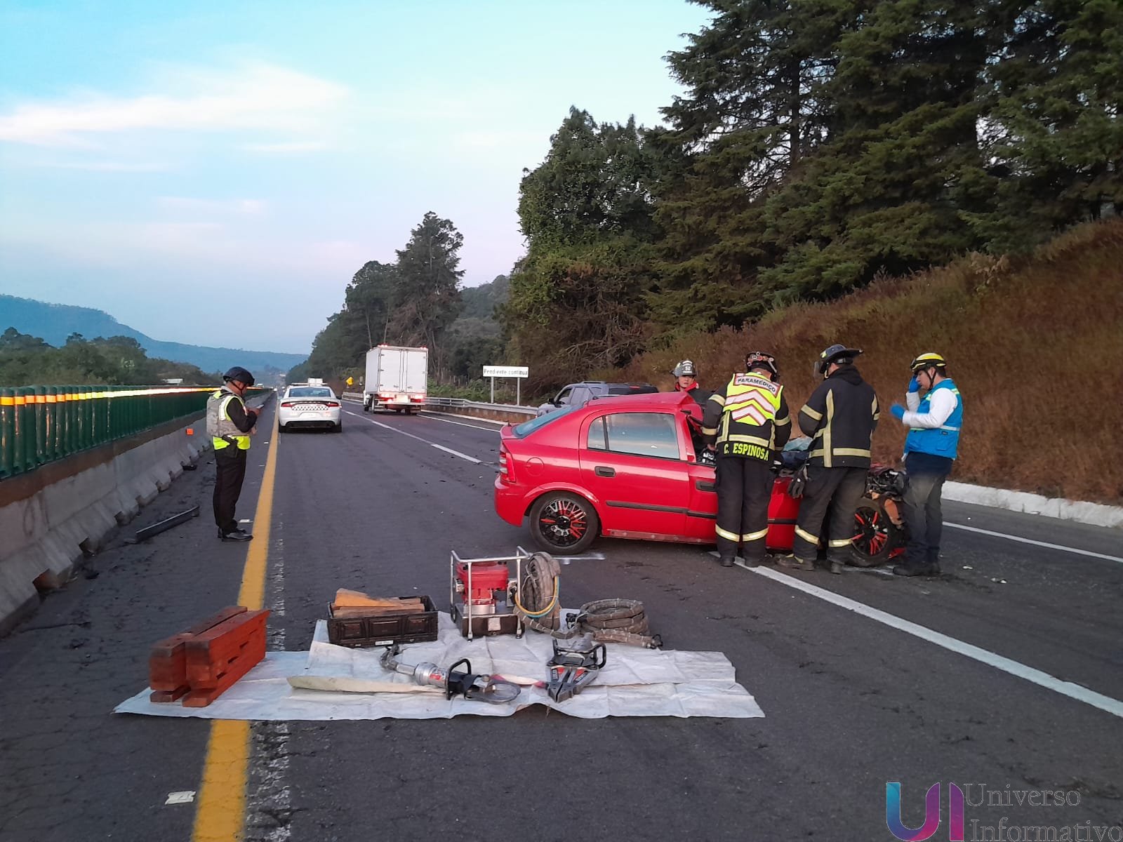Fuerte choque en la Autopista Siglo XXI deja un hombre sin vida y una mujer gravemente lesionada