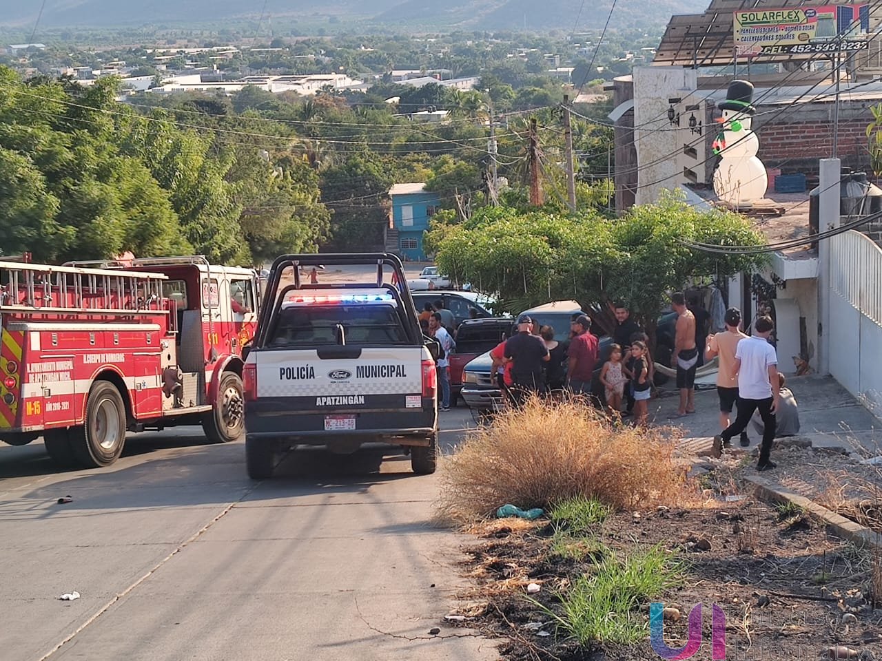 Camioneta se queda sin frenos y arrolla a familia en Lomas de Palmira, Apatzingán
