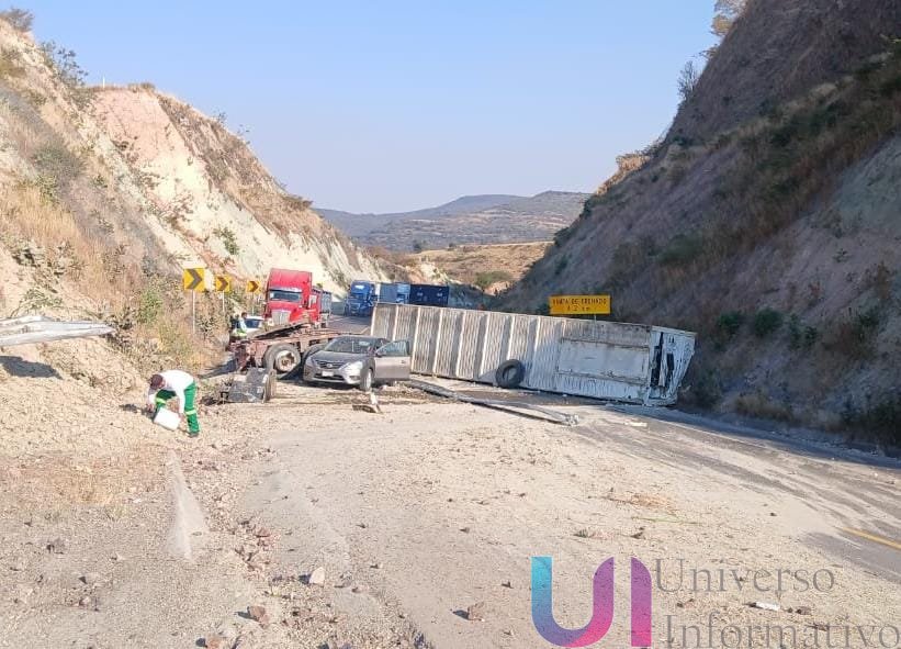 Fatal accidente múltiple en la Autopista Siglo XXI deja un muerto y un lesionado
