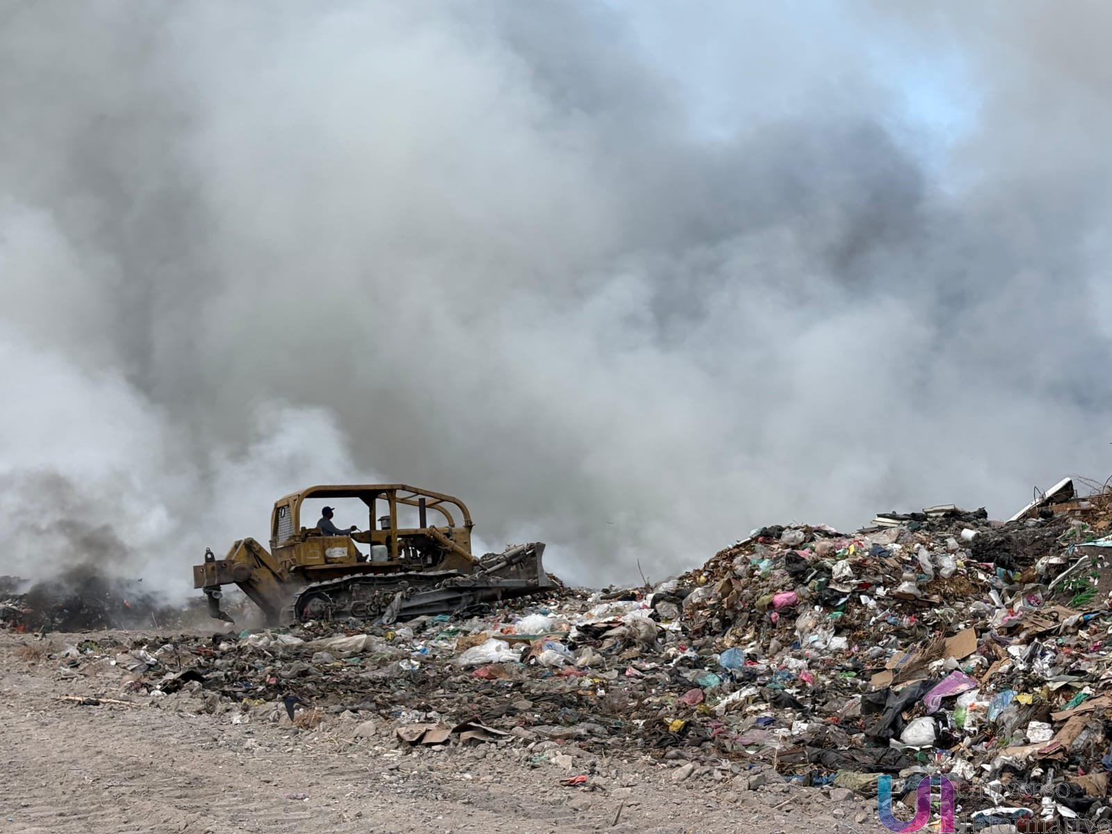 Gobierno de Apatzingán atiende incendio con trabajo coordinado