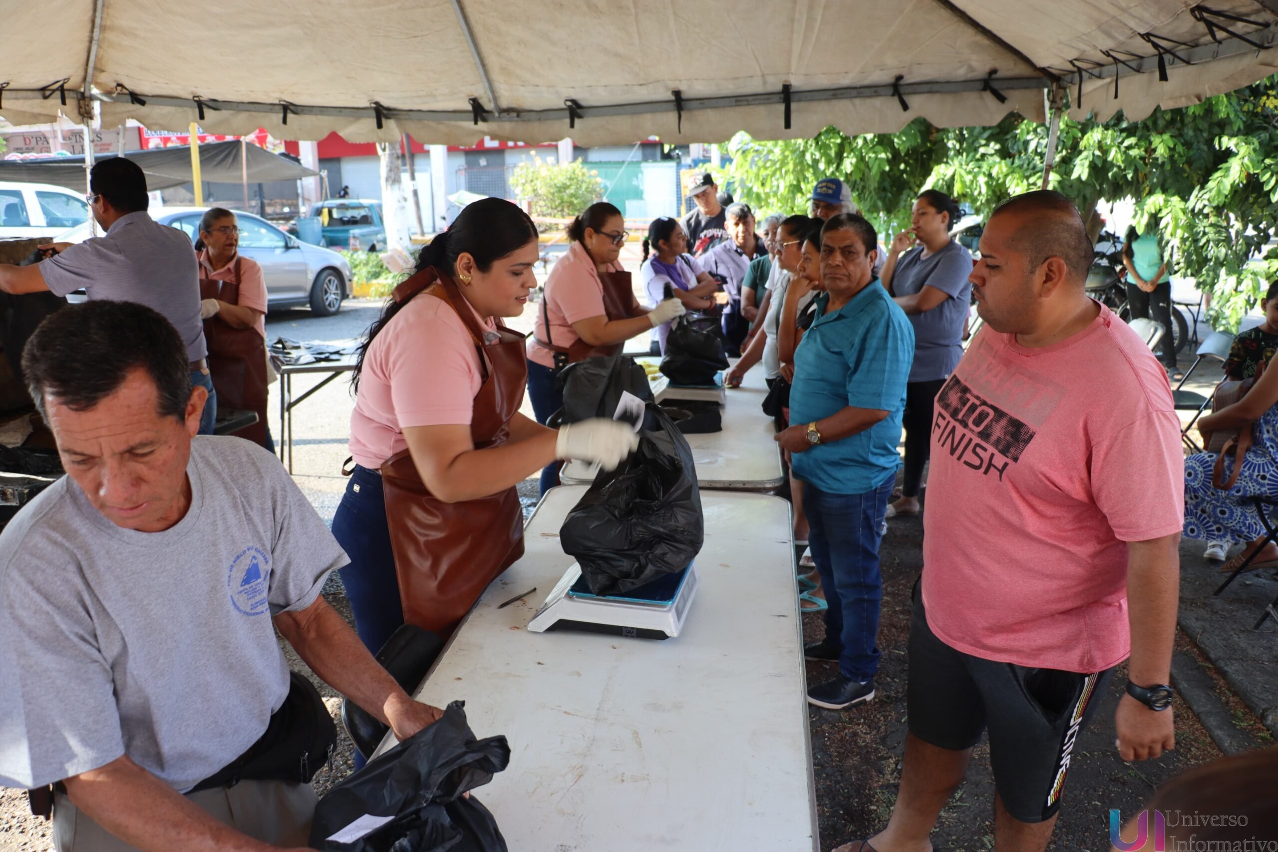 Concluye con éxito la venta de pescado a bajo costo en Apatzingán.